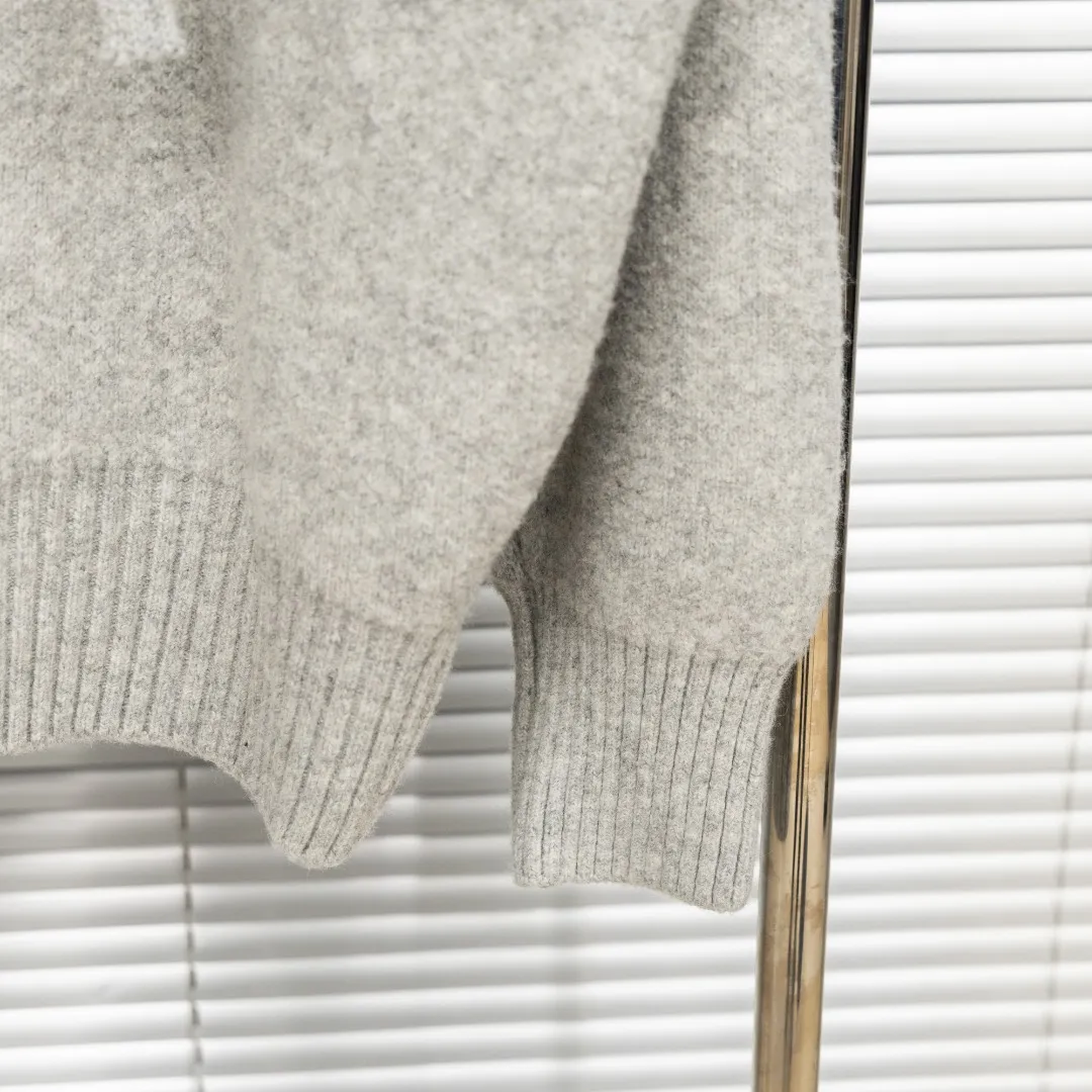 P330 top version (different currencies) Style: Stone Island STONE LSLAND high weight knitted wool V-neck hooded sweater Color: Picture color Size: M-XXXL Fabric: Blended Accessories: Full set of customized accessories No gender distinction, same style for men and women